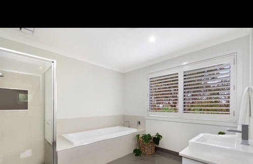 Port Fairy House | Large modern house with enclosed back yard. Short walk to central Port Fairy.