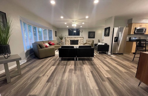 West Omaha House | Large, modern, spacious and clean 6-bedroom house in desirable West Omaha.