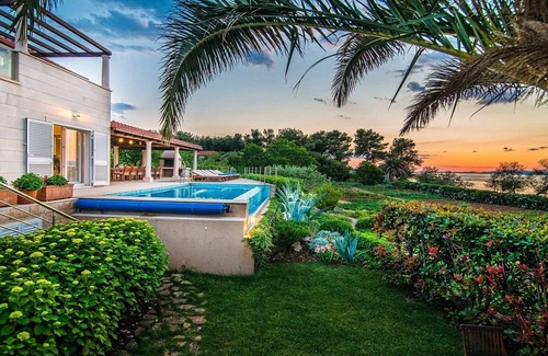 Mirce Villa | Large Modern Villa, Private Heated Infinity Pool, Amazing Sea Views, just 10 meters from the Beach!