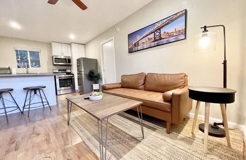 Willow Glen House | Large New Modern Guest House + Laundry + Garden