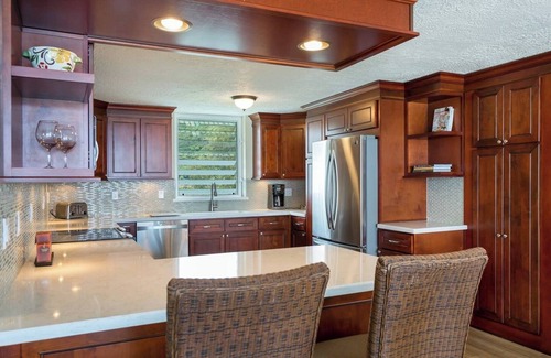 Punaluu Apartment | Large Oceanfront Haven 3 4