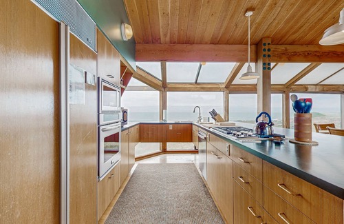 Sea Ranch House | Large oceanfront home with hot tub, shared pool, & large deck - dogs welcome