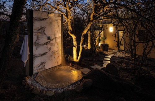 Hoedspruit Villa | Large open plan suite with private pool