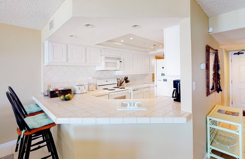 Holiday Isle Condo | Large, open unit, gulf views, Close to shopping & dining