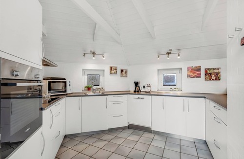 Klegod Strand Cottage | Large pool house with 6 person outdoor spa 1015