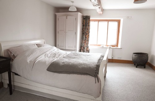 Burford Other | Large Pretty Farmhouse 2 mins from Burford, Cotswolds ,Pet friendly. Big Garden