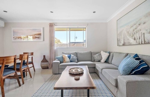 Dee Why Apartment | Large Private North Facing Terrace & BBQ