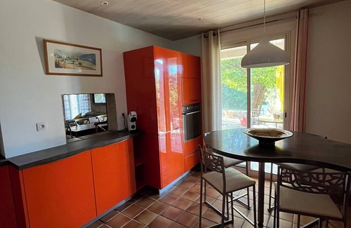 Pierrevert House | Large Provencal house with swimming pool