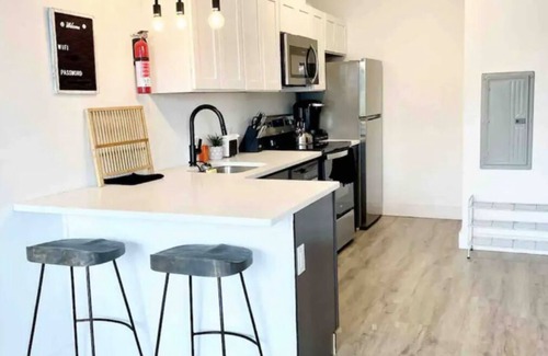 Elizabeth Apartment | Large Queen Studio-mins to NYC, EWR,PRU,NJPAC,Dwntwn Newark, MetLife