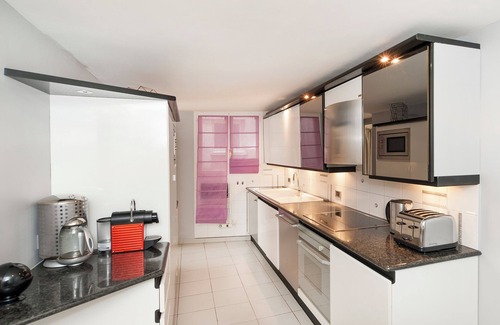 8th Arrondissement Apartment | Large & quiet 2 BD 2 BTH, elevator, in Madeleine near the Opera, insurance incl.