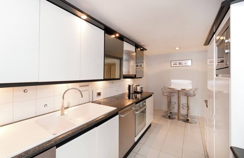8th Arrondissement Apartment | Large & quiet 2 BD 2 BTH, elevator, in Madeleine near the Opera, insurance incl.