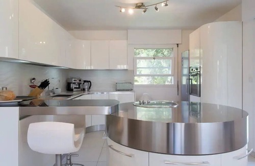 Golfe Juan Villa | Large, quiet Californian villa by the sea