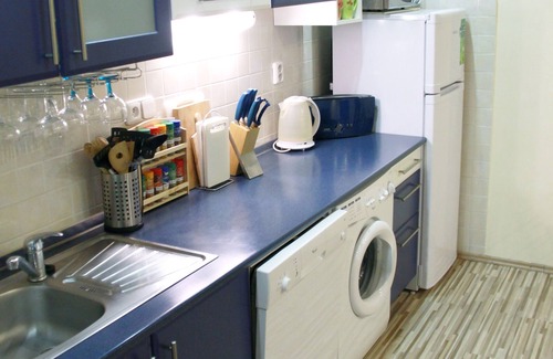 Old Town Apartment | Large-quiet-safe Apt Blue in Heart of Old town -AC+DRYER+Blackout Shutters+WIFI!