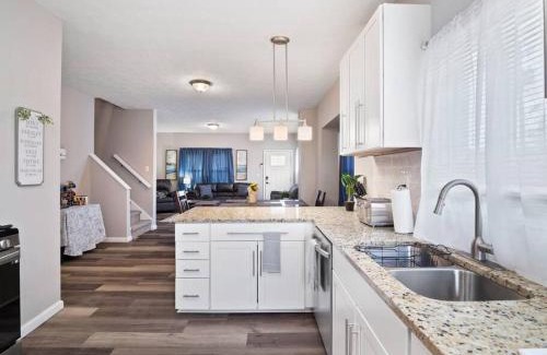 Detroit - Shoreway House | Large Remodeled 4 Bedroom Only 7 Minutes to Downtown