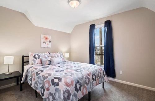 Detroit - Shoreway House | Large Remodeled 4 Bedroom Only 7 Minutes to Downtown
