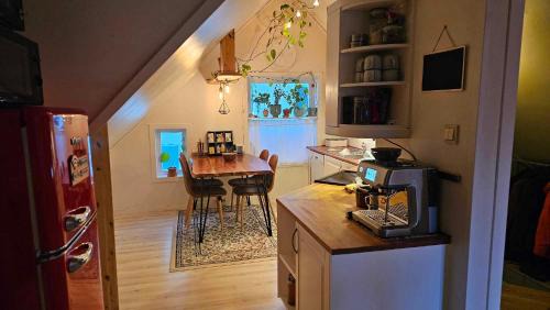 Alesund House | Large room, unique loftspartment, balcony, free parking
