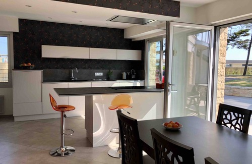 Le Tour-du-Parc Villa | Large sea view, modern villa with Jacuzzi