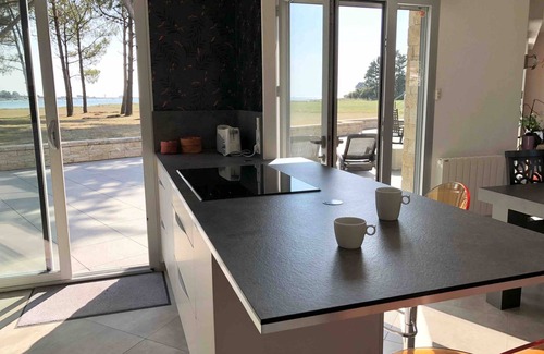 Le Tour-du-Parc Villa | Large sea view, modern villa with Jacuzzi