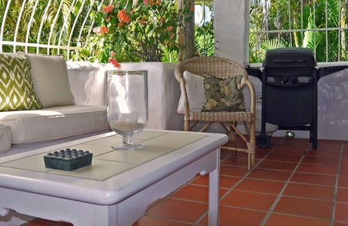 Mullins Apartment | Large, Secure and Comfortable 2 Bedroom Apartment with Pool at Mullins Bay