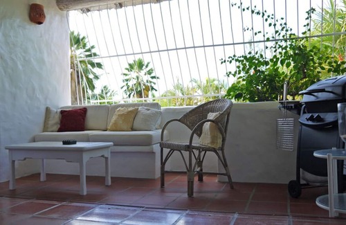 Mullins Apartment | Large, Secure and Comfortable 2 Bedroom Apartment with Pool at Mullins Bay