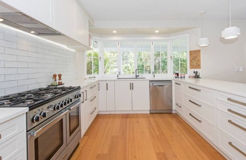 Devonport House | Large Spacious family home,close Devonport& Beachs