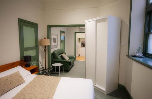 Soldiers Hill Apartment | Large Studio Apartment With Spa