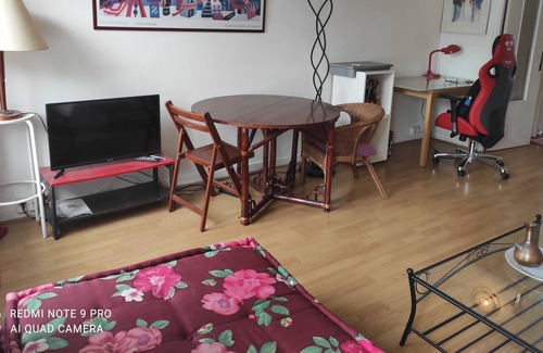 Chatillon Apartment | Large studio Châtillon center