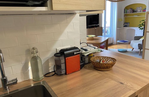 Quartier de Rochechouart Apartment | Large studio near Butte Montmartre