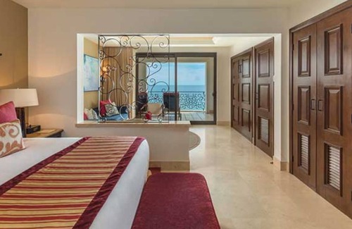 Los Cabos Apartment | Large studio suite in Cabo for Christmas week