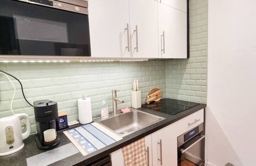 Suresnes Apartment | Large studio with terrace 15 minutes from Paris-La Défense