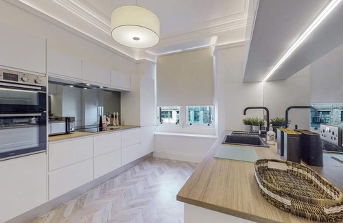 Glasgow Westend Apartment | Large stylish apartment, amazing location in Glasgow.
