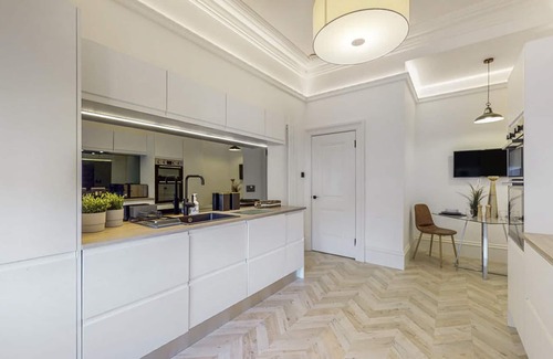 Glasgow Westend Apartment | Large stylish apartment, amazing location in Glasgow.
