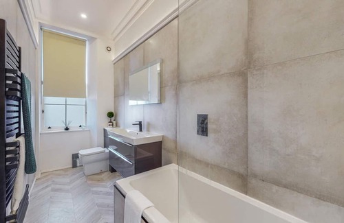 Glasgow Westend Apartment | Large stylish apartment, amazing location in Glasgow.