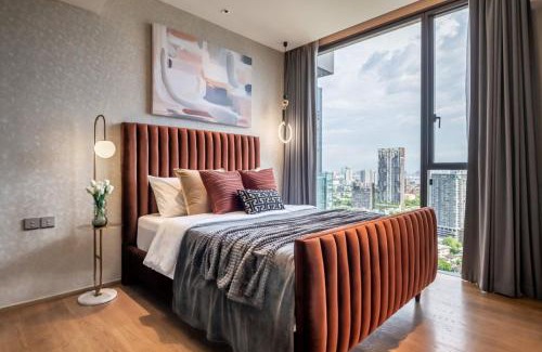 Khlong Tan Apartment | Large Super Luxury 2 bedroom Phrom Phrong Central Bangkok sleeps 6