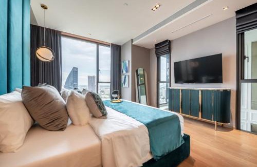 Khlong Tan Apartment | Large Super Luxury 2 bedroom Phrom Phrong Central Bangkok sleeps 6