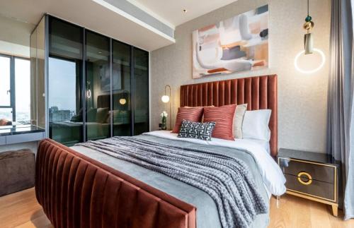 Khlong Tan Apartment | Large Super Luxury 2 bedroom Phrom Phrong Central Bangkok sleeps 6