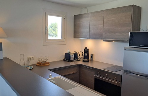 Saint-Cyr-sur-Mer Apartment | Large T2 + cabin (50m²) renovated 4 to 5 people on the seafront with parking
