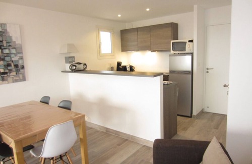 Saint-Cyr-sur-Mer Apartment | Large T2 + cabin (50m²) renovated 4 to 5 people on the seafront with parking