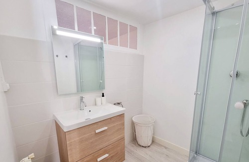Angouleme Apartment | Large T2 fully equipped city centre with courtyard