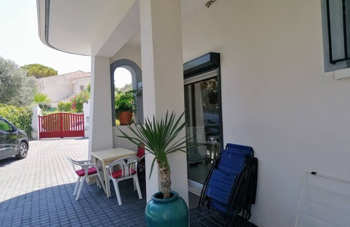 La Ciotat Apartment | Large T2 in villa with sea view and spa not overlooked
