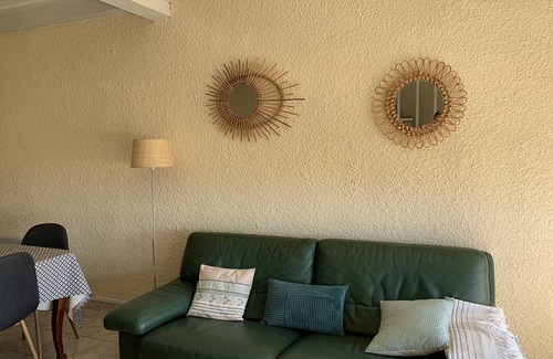 Saint-Pierre-la-Mer Apartment | Large T4 15 meters from the beach - Panoramic sea view
