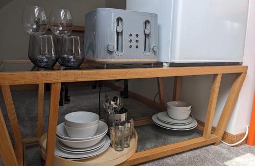 Brighton House | *Large Unique Retro Private Attic & Bathroom*
