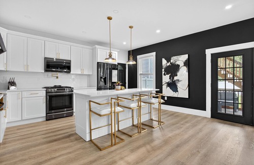 Southern Mattapan Condo | Large victorian home 15 mins from downtown lots of local restaurants and bars