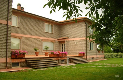 Monterosi Villa | Large villa with garden in center of town between lake and golf- Vallelunga