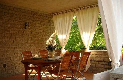 Monterosi Villa | Large villa with garden in center of town between lake and golf- Vallelunga