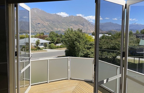 Wanaka House | Large Wanaka House, Views of the Lake and Mountains!