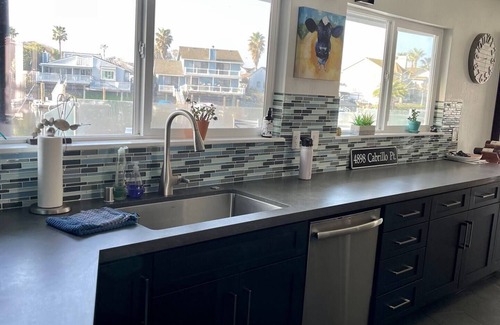Discovery Bay House | Large water front Discovery Bay home-5 mins to fast