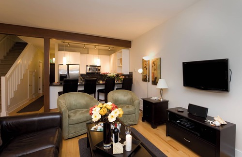 Regional District of Nanaimo Cottage | Large Westcoast Style Vacation Home at Rathtravor Beach!