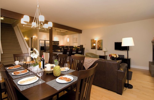 Regional District of Nanaimo Cottage | Large Westcoast Style Vacation Home at Rathtravor Beach!