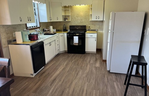 Woodlawn Lake House | Large Woodlawn Lake 1BR within walking distance to lake